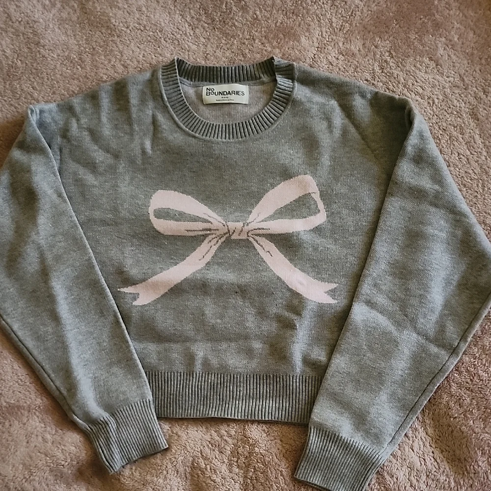 No Boundaries Gray Sweater with Pink Bow - Picture 1 of 2